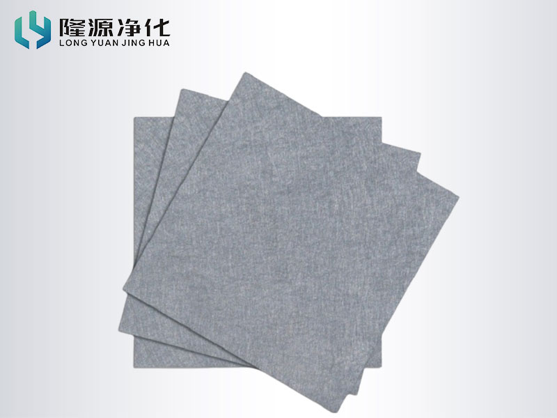 使用烧结毡时纤维丝径对其有何影响？